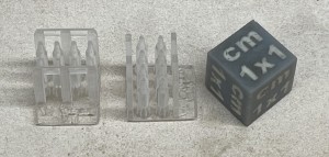 Butelki wódki 0,5l - typ 1 - zamknięte - 8 sztuk - 1:35