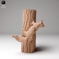 35130445_red_squirrel_tree_2.jpg