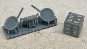 Patelnie średnie - 3 różne sztuki - 1:25