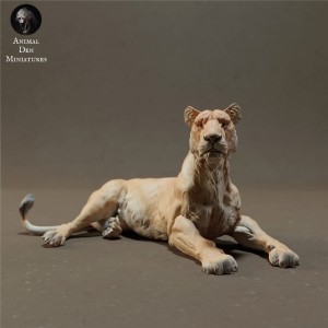 Lion - lioness lying - 1 piece - 1:48