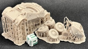 Samochód pancerny Landsverk Lynx (Pansarbil m/39) - otwarty właz - 1:72