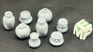 Zestaw średnich ceramicznych naczyń (dzbany, amfory) - 8 sztuk - 1:35