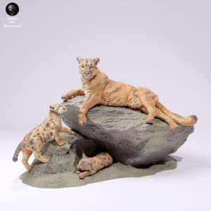 Puma płowa (kuguar) - samica z młodymi - 1 zestaw - 1:72