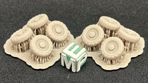 72012351_LAV25_Close_1-72_Wheels1.jpg