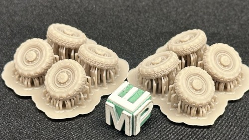 72012351_LAV25_Close_1-72_Wheels2.jpg