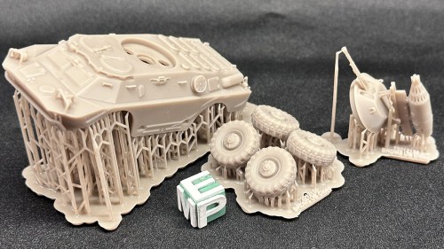 72012134_BRDM-2rock_Close_1-72_1.jpg