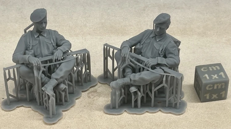 WWII_ŻołnierzBrytyjski_ŚpiącyNASiedząco.jpg
