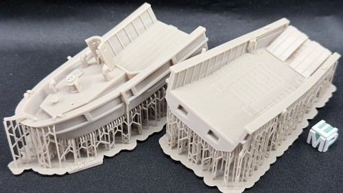 _72011939_Barge_Close_1-72_1.jpg
