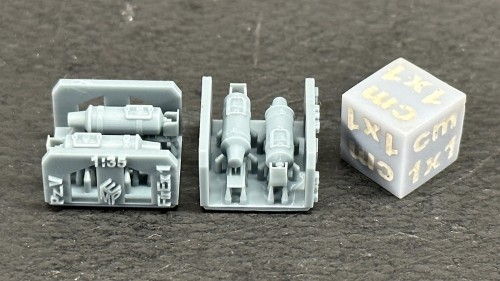 35040854_PzV Panther - Gaśnice typ wczesny.jpg