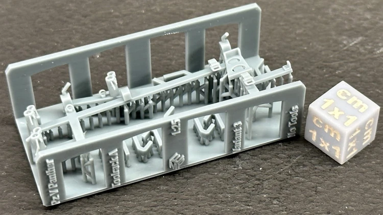 25040829_Mocowanie narzędzi (puste) - typ A-3 - Pz V.jpg