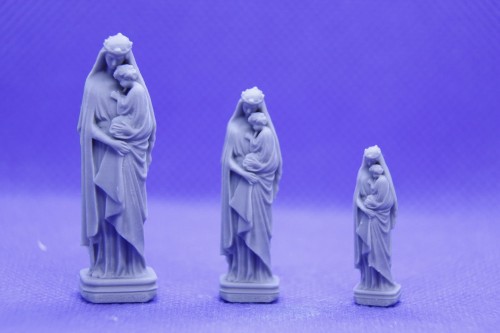 Figurka Maryi z dzieciątkiem 3.jpg