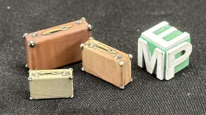 Retro suitcases - 3 different types/pieces - 1:35