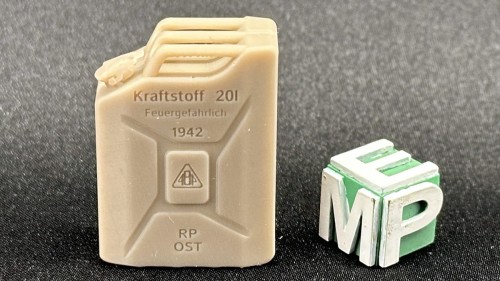 16040730_Kanistry_DE_Paliwo.jpg