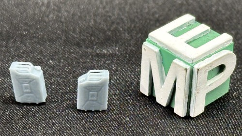 72040731_Kanistry_DE_Woda.jpg